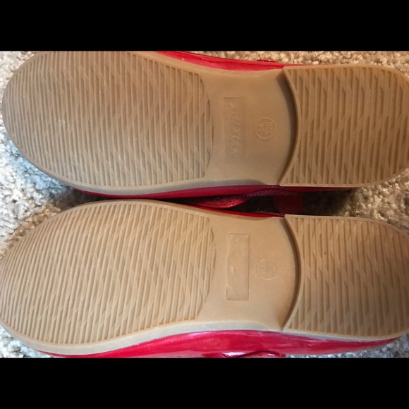 Girls Dark Red Mary Jane Dress Shoe - Picture 3 of 3